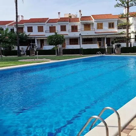 Con Jardin Y Piscina Cerca De La Playa Holiday home