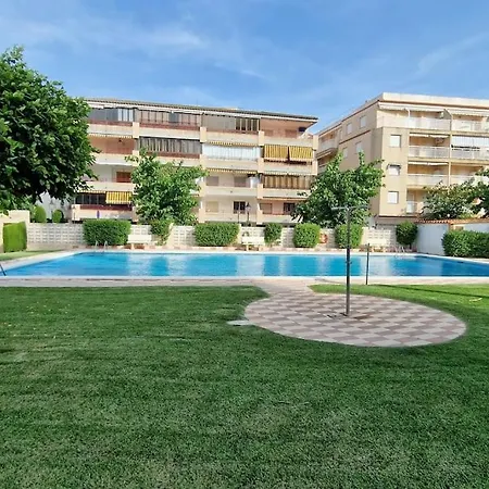 Con Jardin Y Piscina Cerca De La Playa